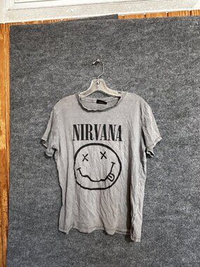 Nirvana Shirt Mens Medium Gray Smiley Face Graphic Tee Cotton On Band Rock Music
